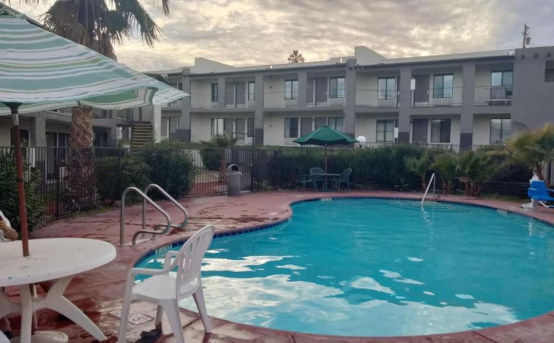 Hotel Super 8 By Wyndham Barstow Exterior foto